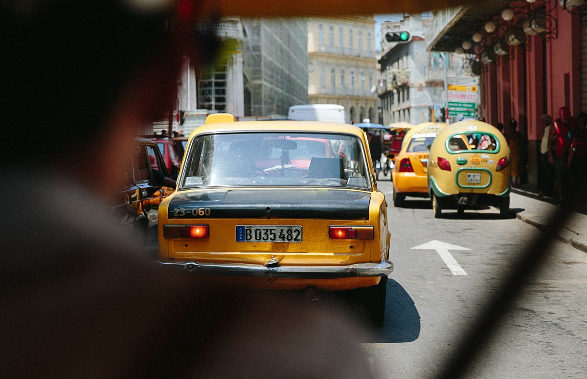 Почему кубинские таксисты зарабатывают больше, чем врачи