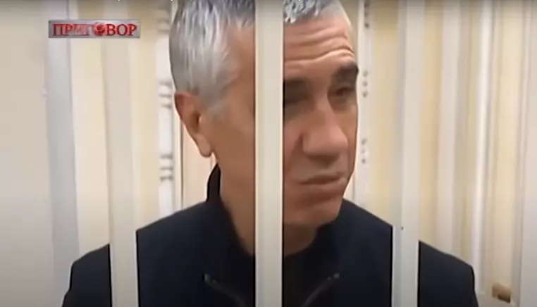 Фото из видео материала: Анатолий Быков за решеткой