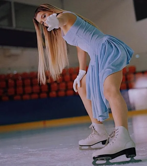 Фото-3 из открытых источников: Юля Гаврилина на коньках
