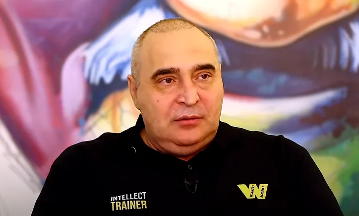 Скриншот интервью на YouTube-канале "FranchTV" / Владимир Довгань