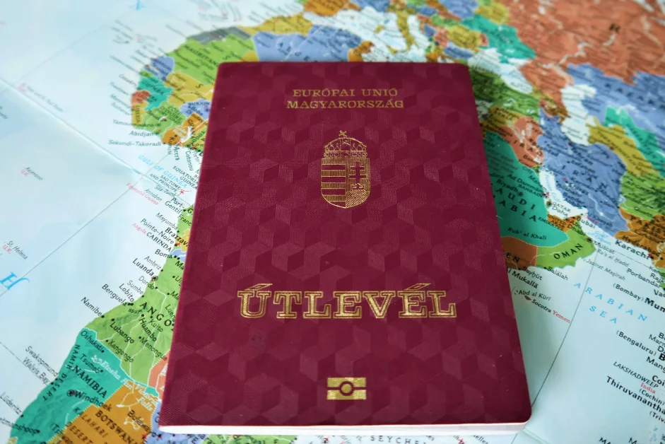 Фото из Сети: паспорт гражданина Венгрии